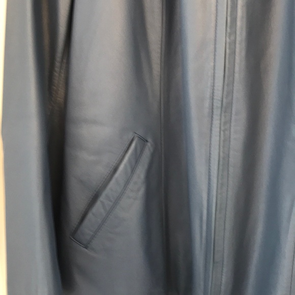 Women’s light to medium blue leather jacket. - Picture 2 of 10